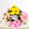 Ramo flores con crisantemos amarillos, margaritas y gerberas rosadas, alstroemerias
